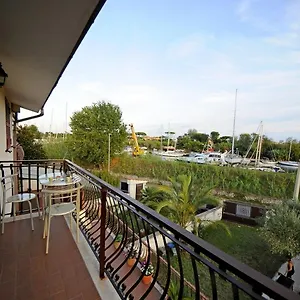 Gasthof A La Vue Bagno Condiviso Shared Both2piano No Lift No Navetta A Pagamento Aria Condizionata Ed Extra Bed 3 Minuti A Piedi Da Bus Per Fiera Di Roma, Fiumicino