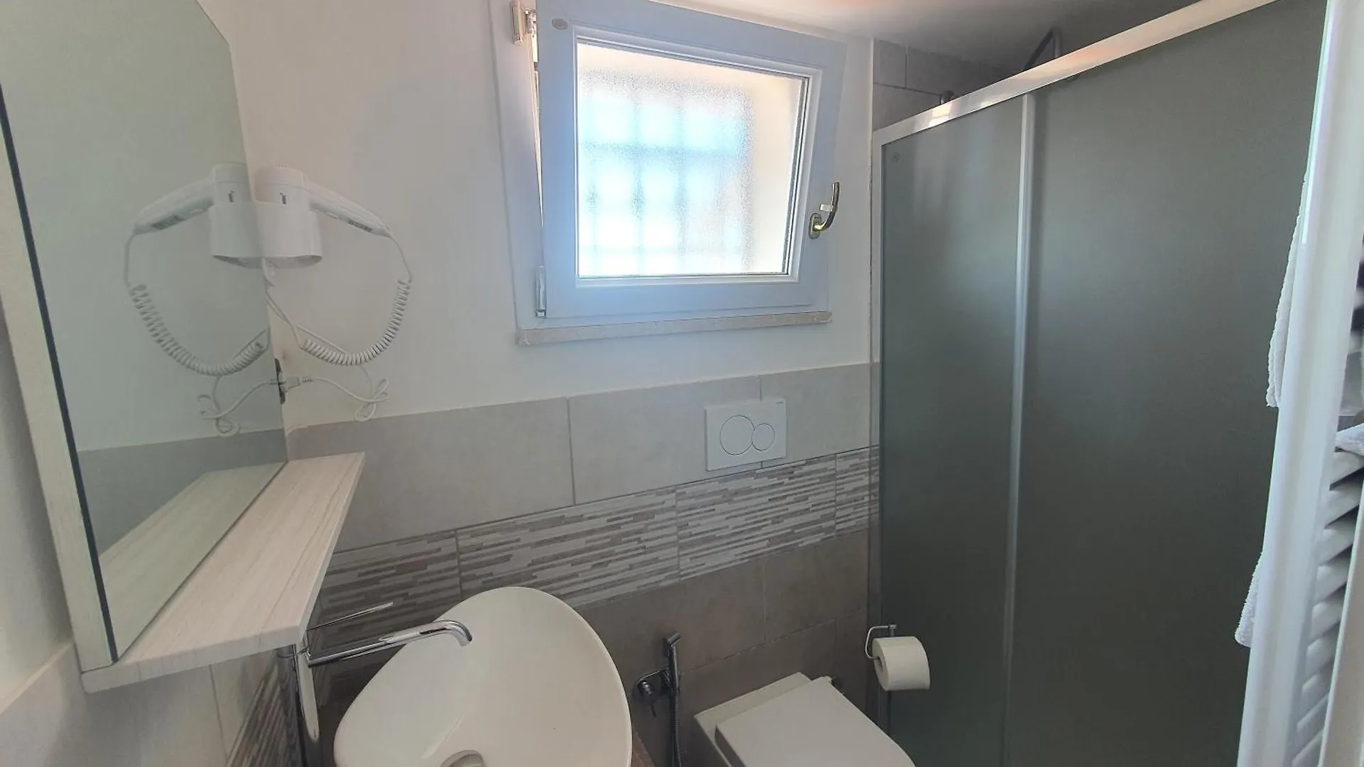 Guest House Brezza Marina Fiumicino 2*,  Italia
